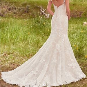 Maggie Sottero Jackie wedding dress sz6